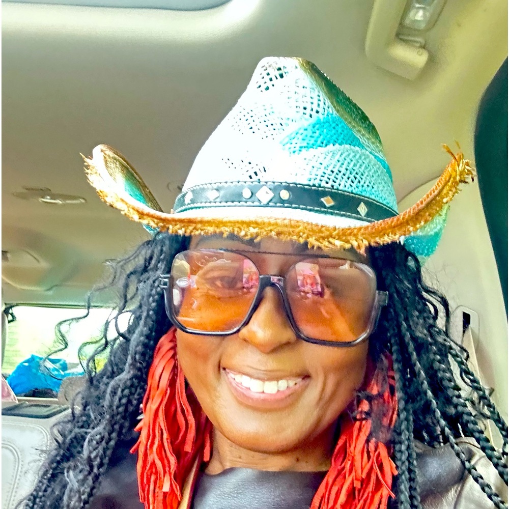 Meet your Posher, Angela